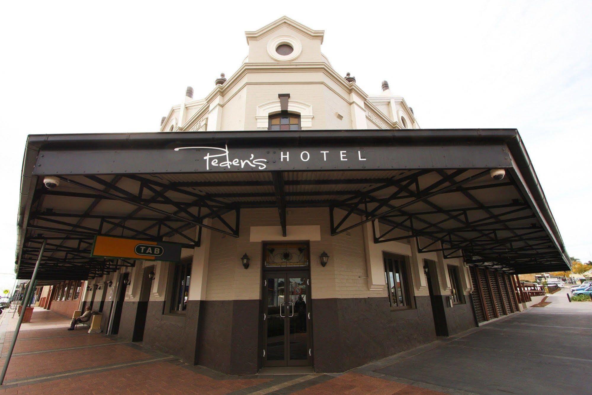 Peden'S Hotel 세스녹 외부 사진